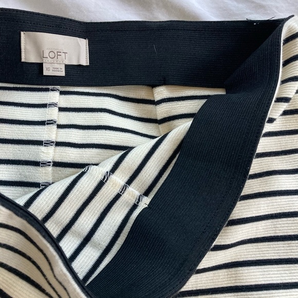 COPY - 𝅺loft striped stretch pull on skirt. Size XS - Picture 6 of 6